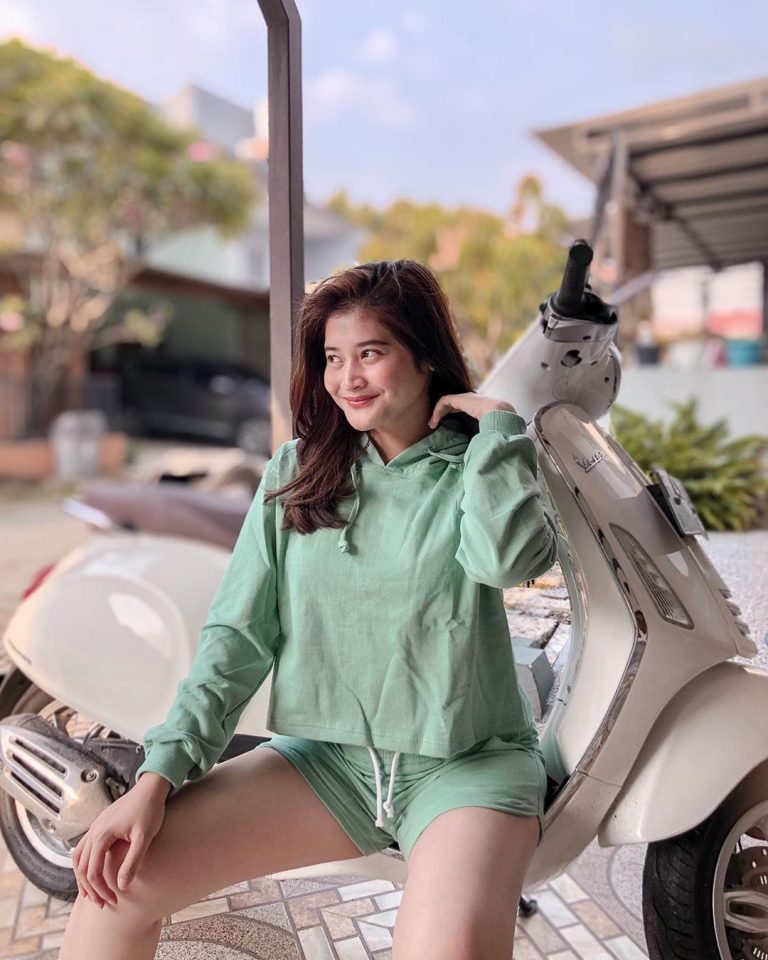 6 Pesona Aurel Alifia, Selebgram Lifestyle & Fashion - Memora