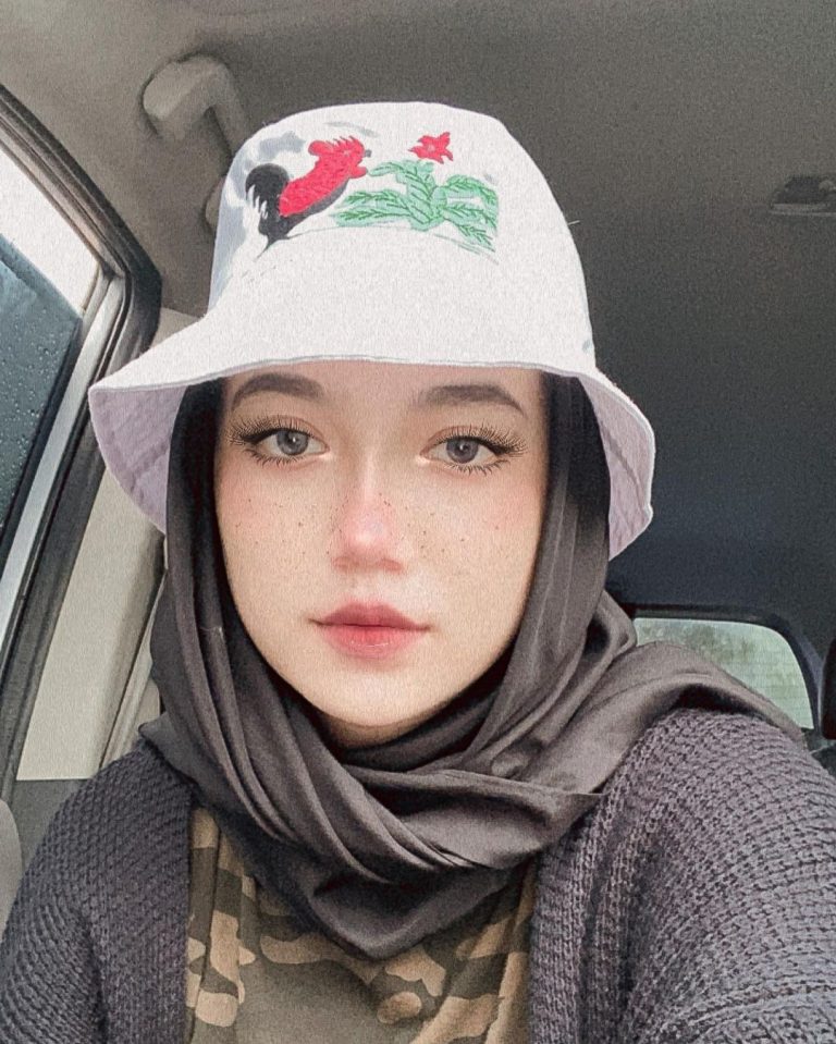 6 Pesona Rieke Meilani, Selebgram Cantik Berhijab - Memorable With Us