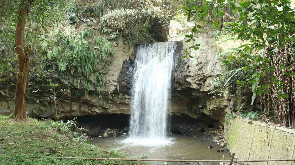 Curug Aleh, Air Terjun Tersembunyi di Perbatasan Kota Bandung - Memora.ID