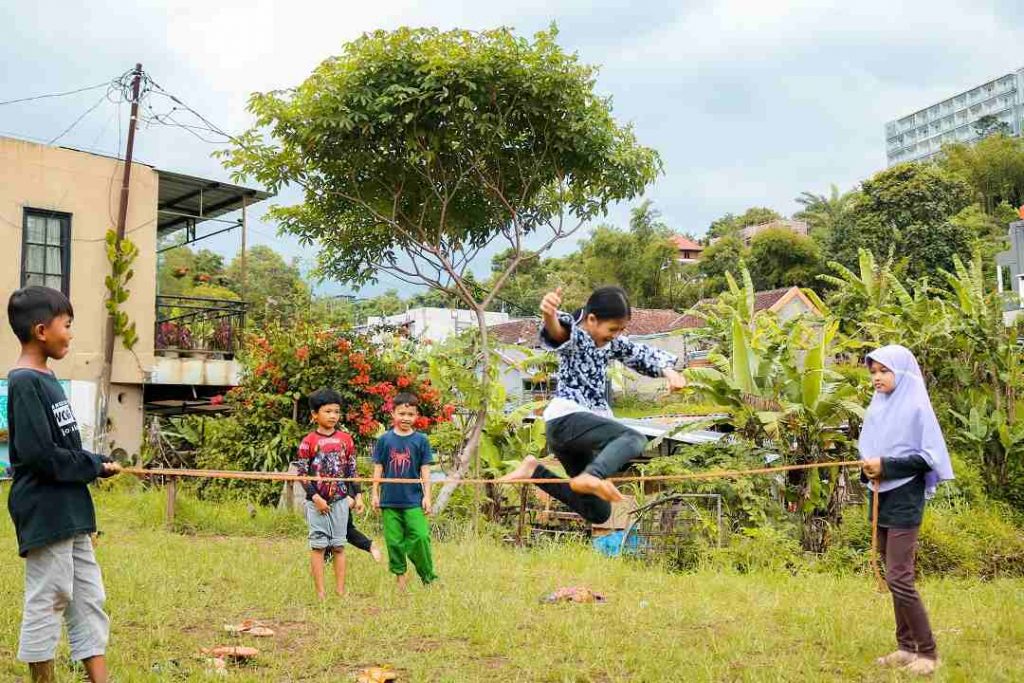 Kaulinan Urang Lembur Kota Bandung 