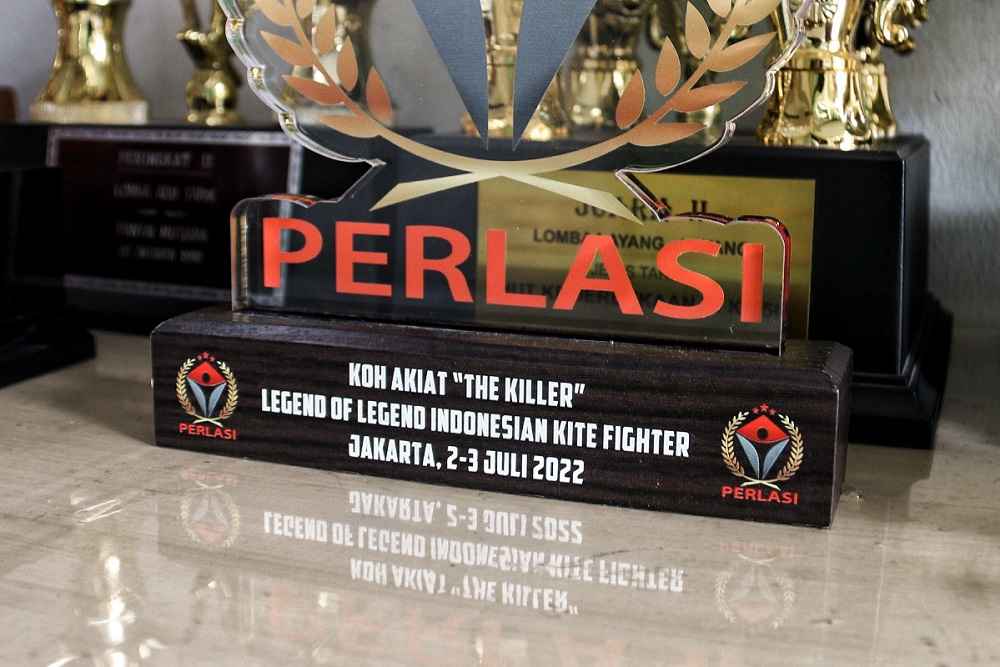 Sosok Akiat “The Killer”, Sang Juara Dunia Layangan dari Bandung