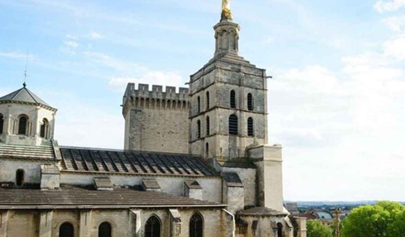 4 Destinasi Wisata di Avignon, Pusat Dunia Katolik Roman Di Prancis
