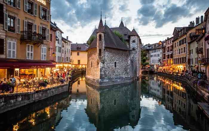 5 Spot Wisata Terseru Di Annecy Prancis, The City of Art