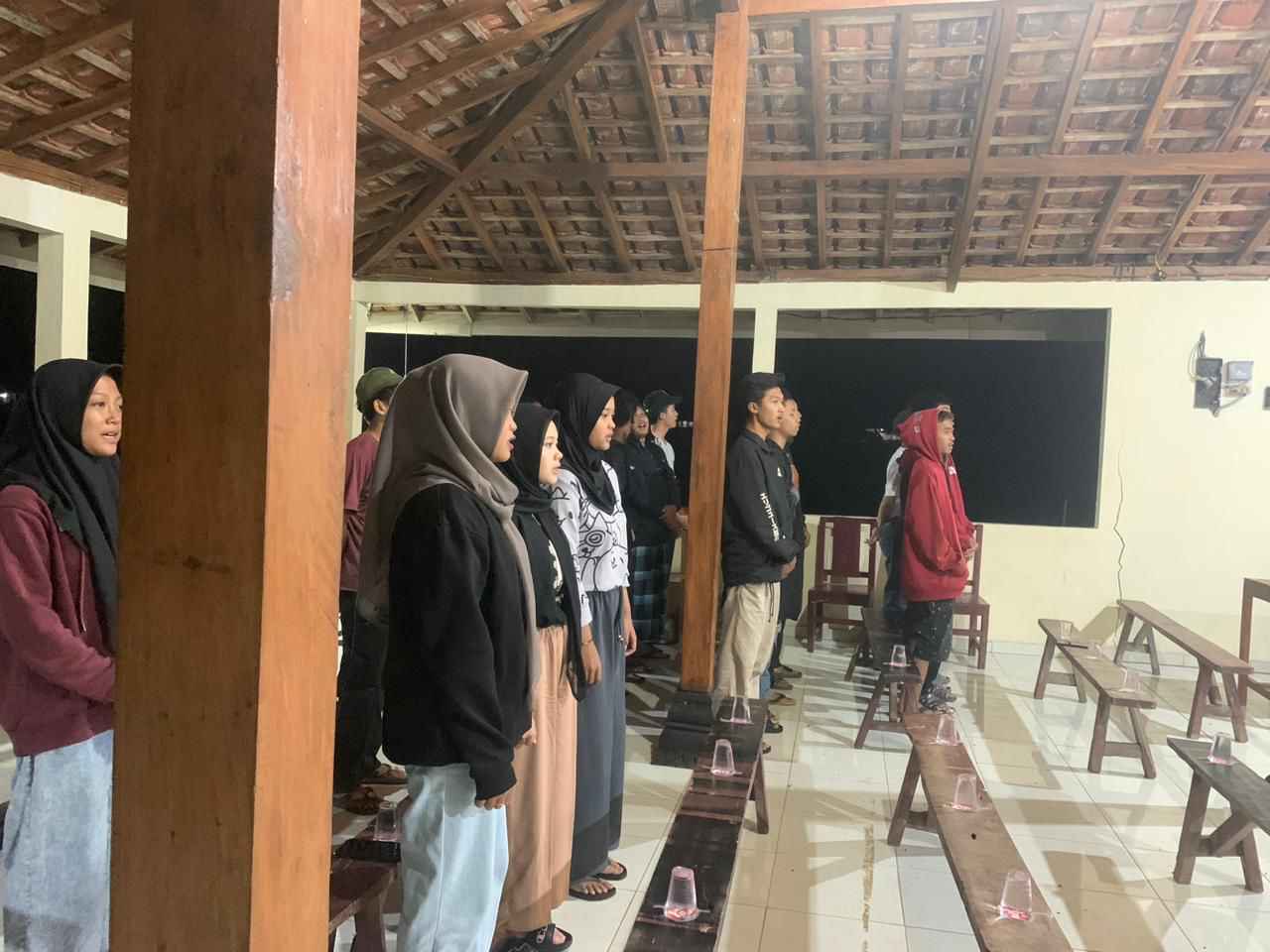 Kelompok 49 KKN PPM UMBY Berdayakan Remaja Lokal di Dusun Bendorubuh Melalui Branding dan Pemanfaatan Media 