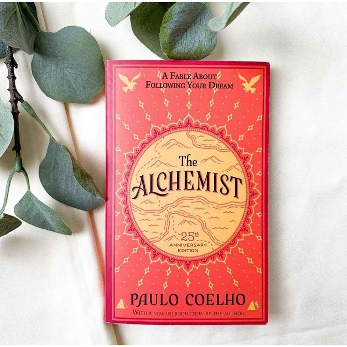 Ringkasan Cerita The Alchemist Karya Paulo Coelho dan Amanat Cerita